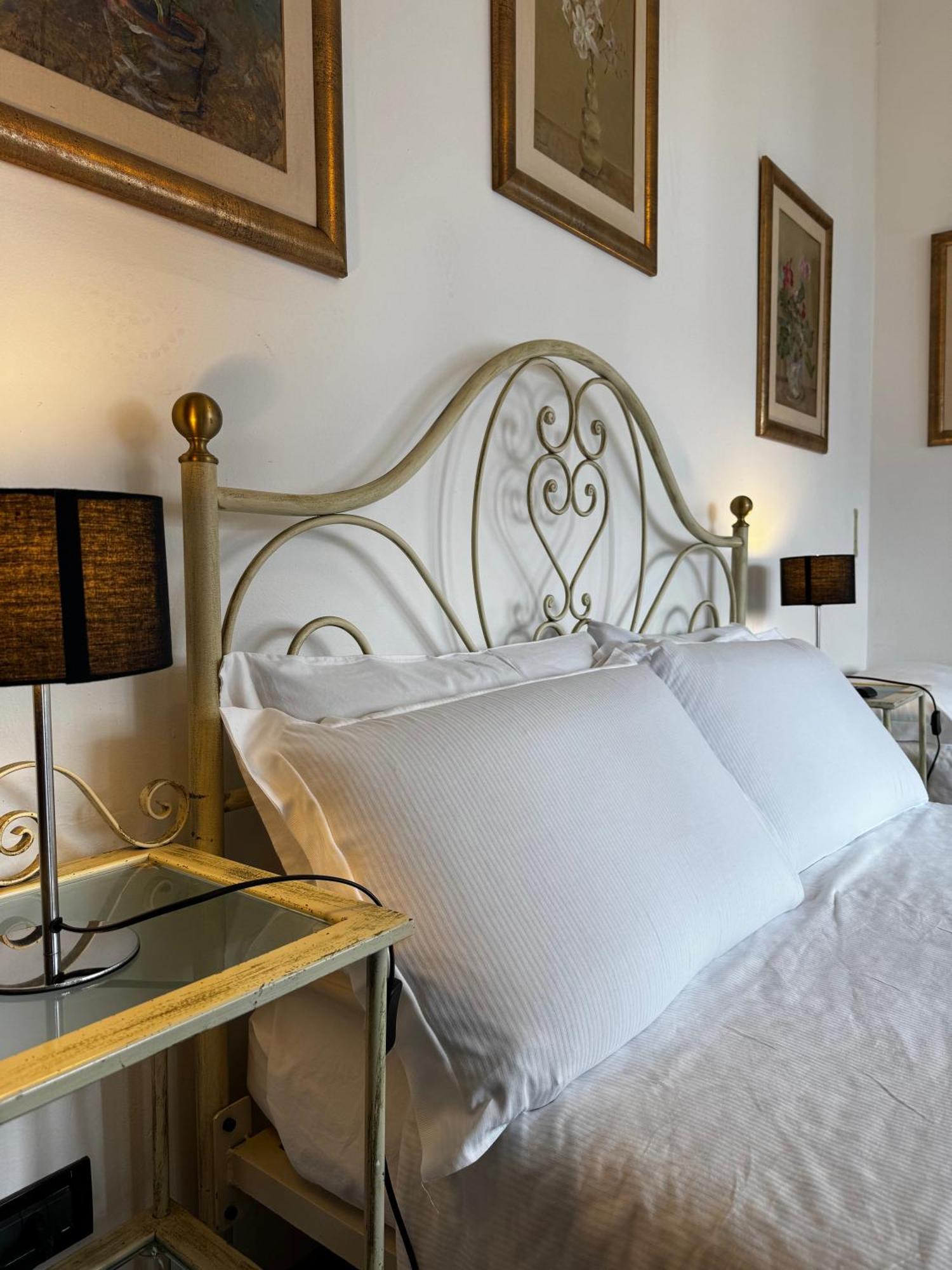 Wonderful Lake View Apartments With Pool With Breakfast Gardasee Torri del Benaco Kültér fotó