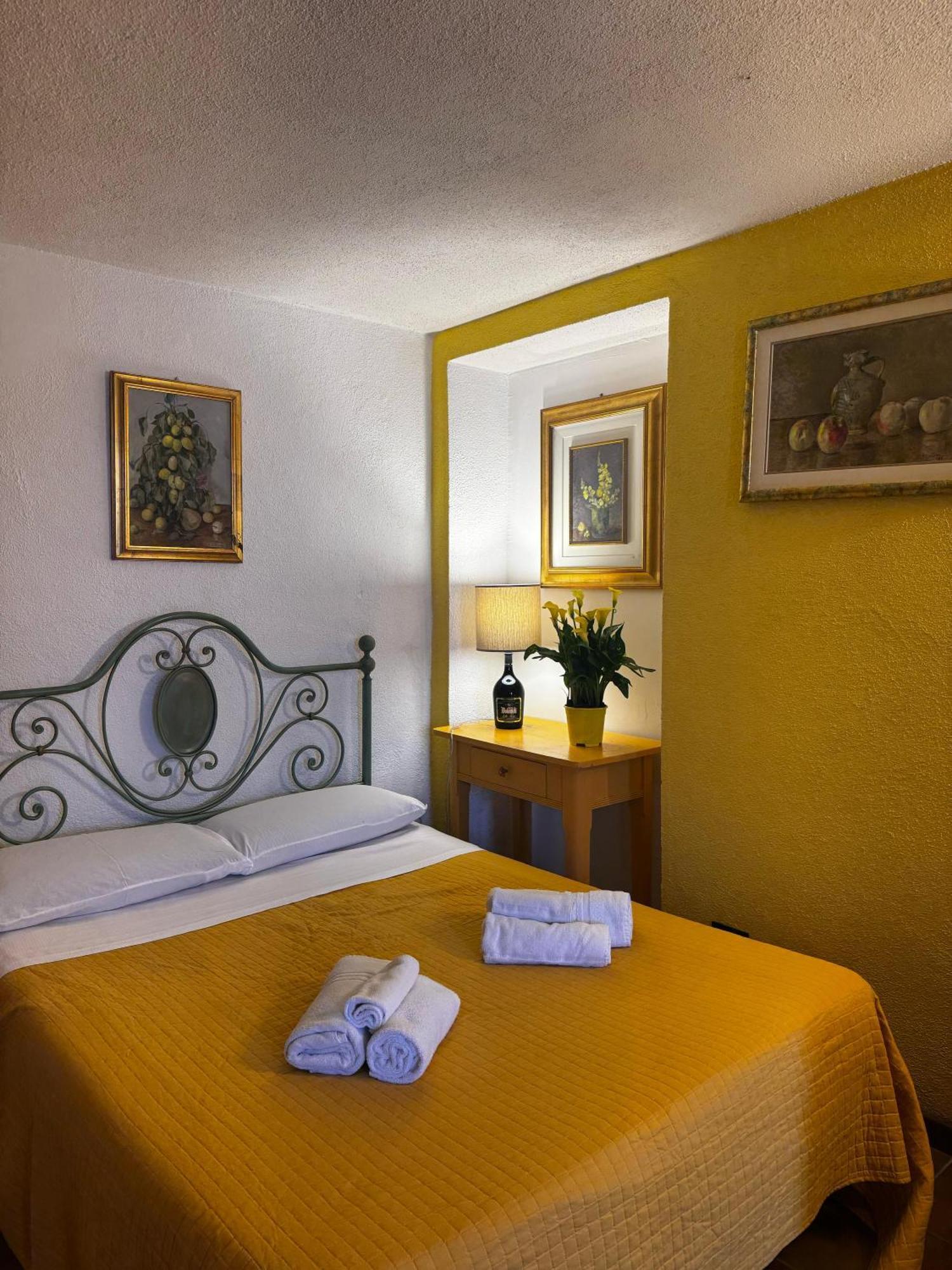 Wonderful Lake View Apartments With Pool With Breakfast Gardasee Torri del Benaco Kültér fotó