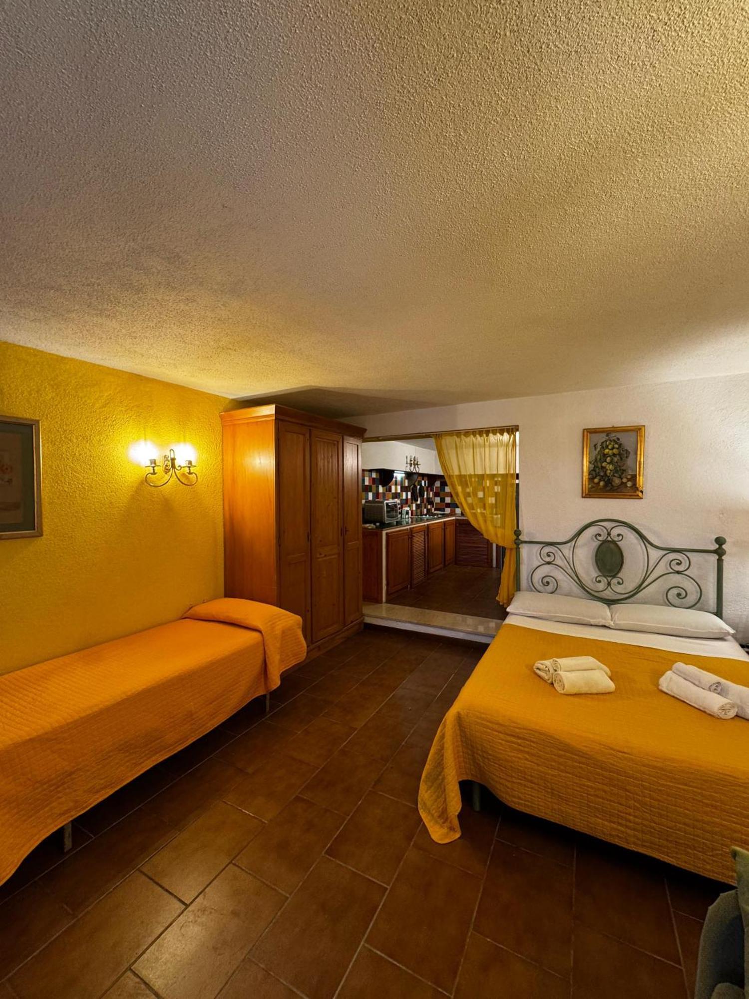 Wonderful Lake View Apartments With Pool With Breakfast Gardasee Torri del Benaco Kültér fotó