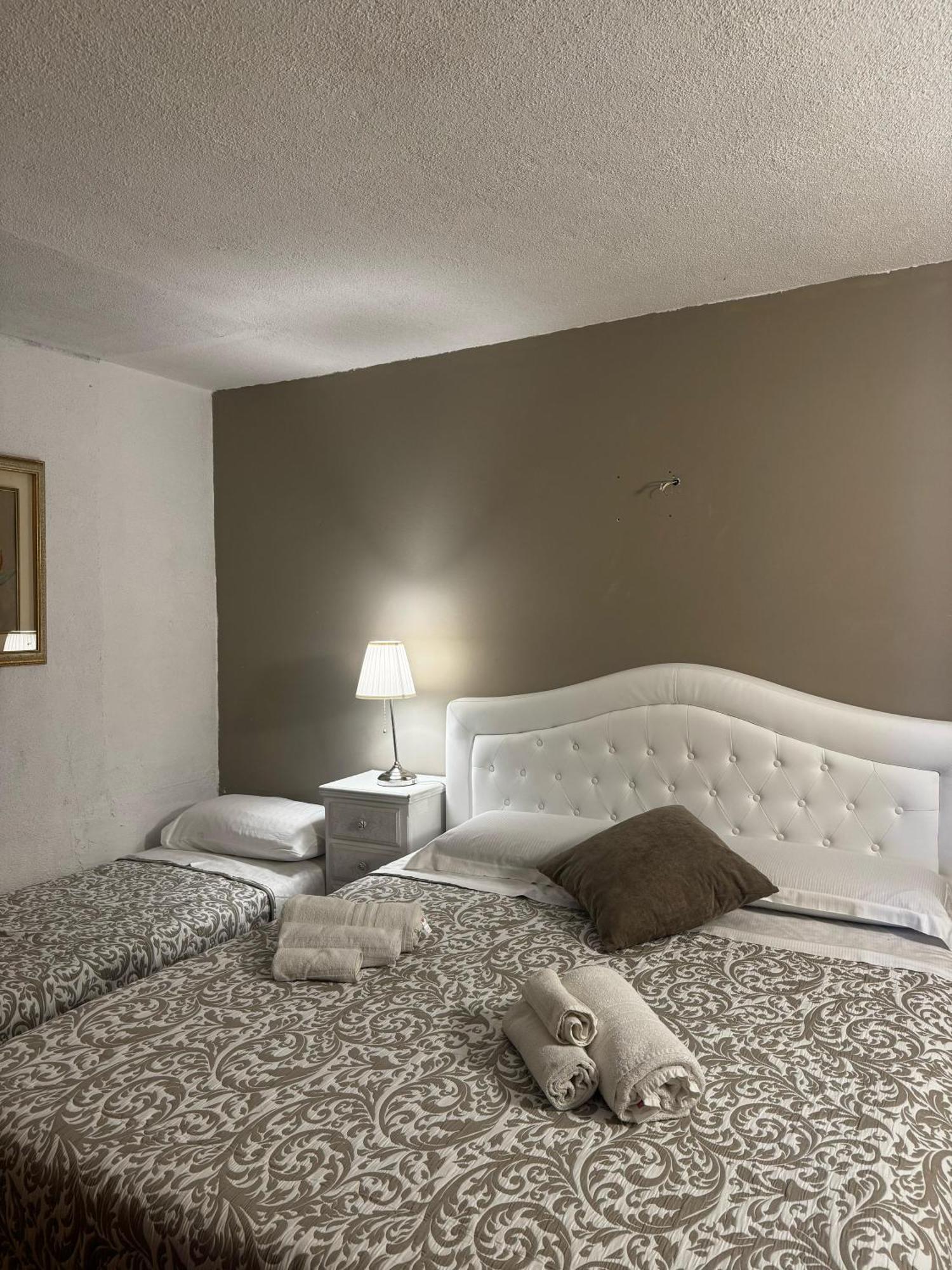 Wonderful Lake View Apartments With Pool With Breakfast Gardasee Torri del Benaco Kültér fotó