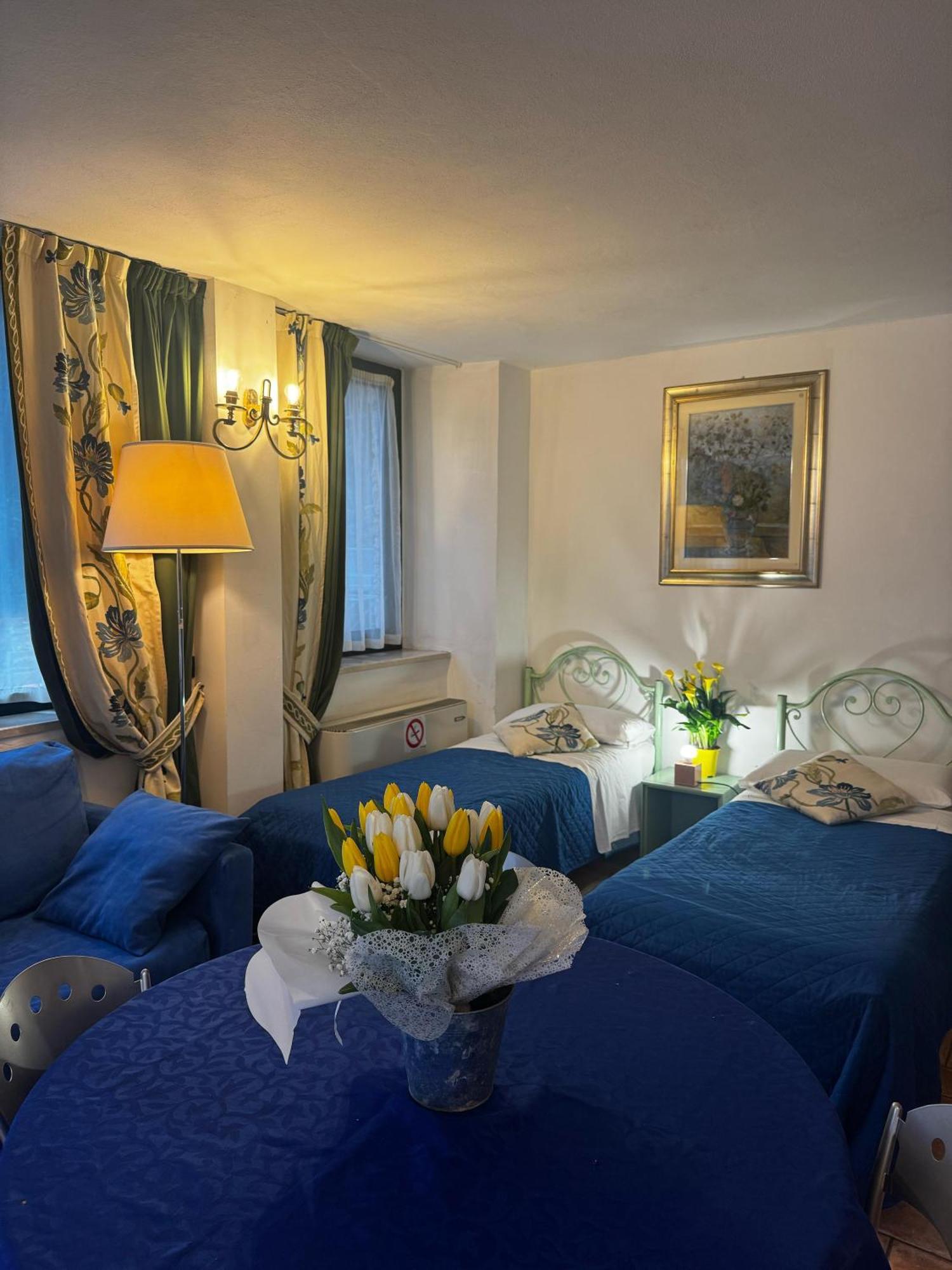 Wonderful Lake View Apartments With Pool With Breakfast Gardasee Torri del Benaco Kültér fotó