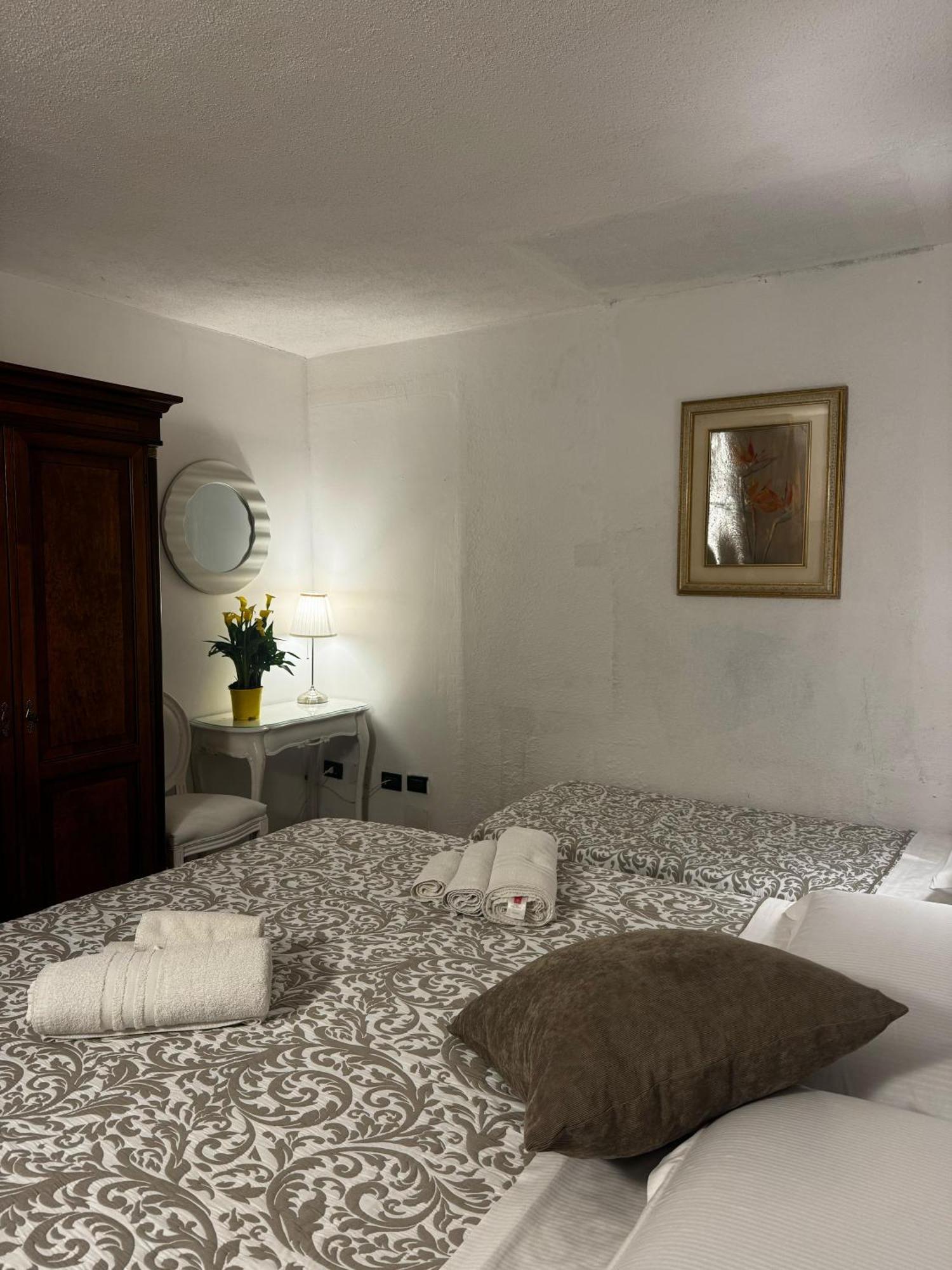 Wonderful Lake View Apartments With Pool With Breakfast Gardasee Torri del Benaco Kültér fotó