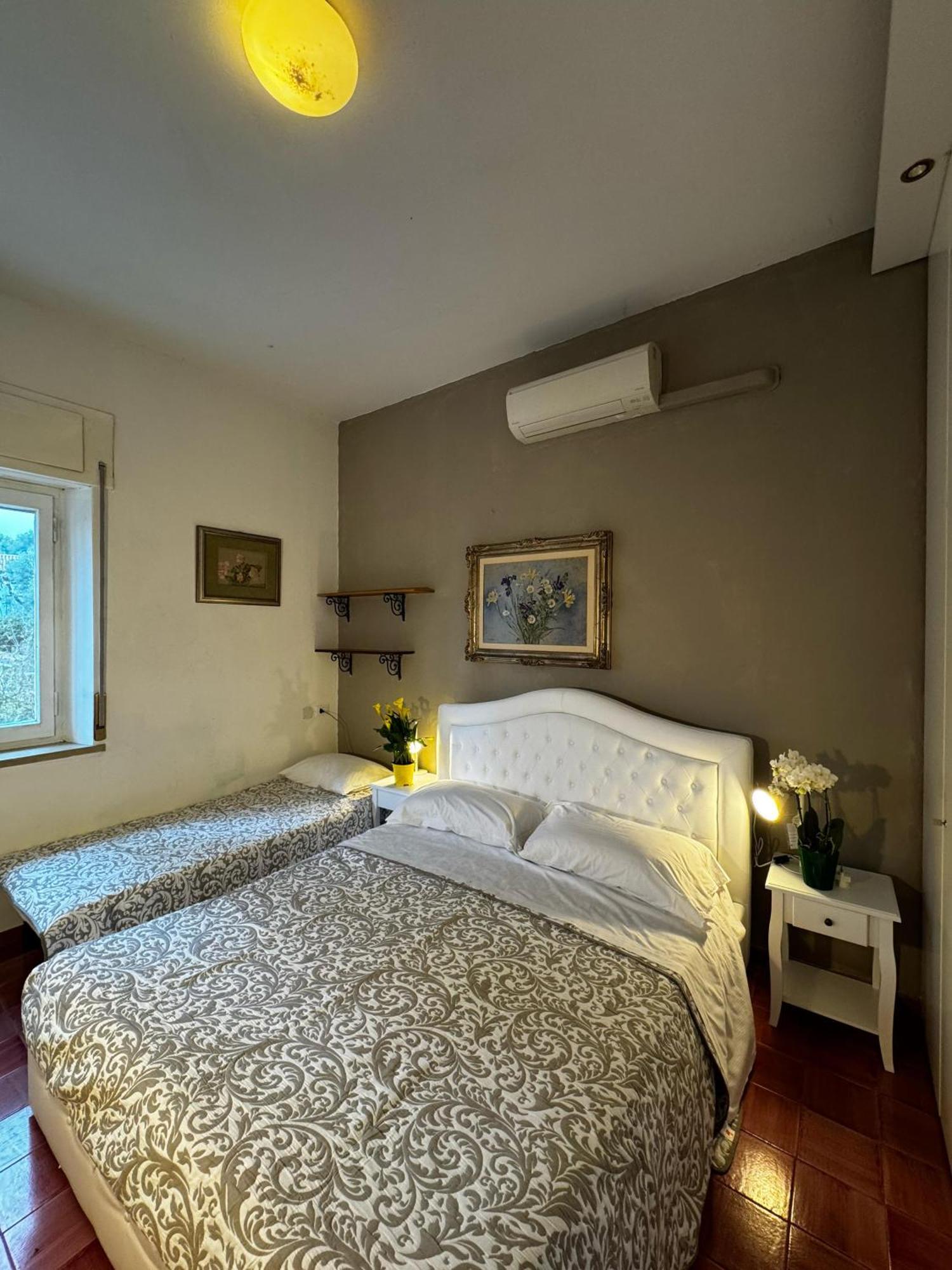 Wonderful Lake View Apartments With Pool With Breakfast Gardasee Torri del Benaco Kültér fotó
