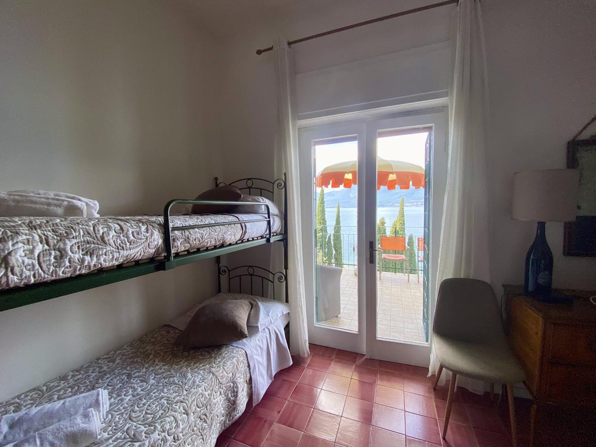 Wonderful Lake View Apartments With Pool With Breakfast Gardasee Torri del Benaco Kültér fotó