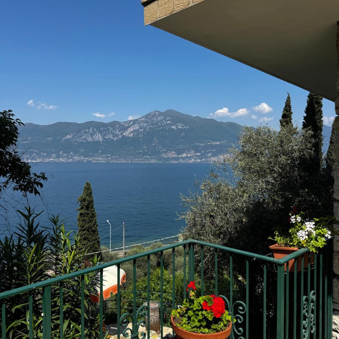 Wonderful Lake View Apartments With Pool With Breakfast Gardasee Torri del Benaco Kültér fotó